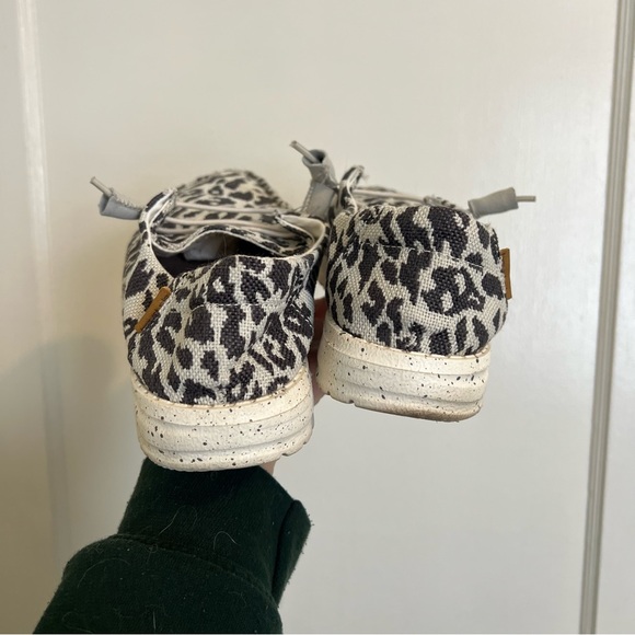 EUC Hey Dude Wendy Woven Cheetah Grey Size 7 - Picture 4 of 5